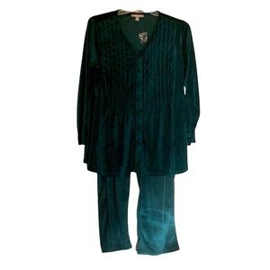 Woman Within Velour Set, NWOTtop has pin tucked front accent, buttons, green